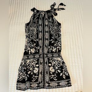White House Black Market Silk sleeveless Tunic, size XS, Black & White EUC